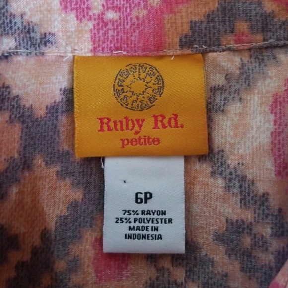 Sold!!!Beautiful print Ruby Rd. petite. - Picture 2 of 8